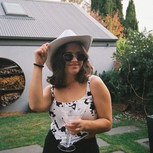 Meet your Posher, Olivia